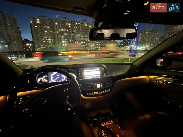 Черный Мерседес С Класс, объемом двигателя 5.5 л и пробегом 255 тыс. км за 12500 $, фото 36 на Automoto.ua