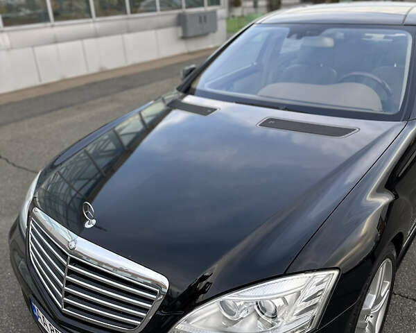 Черный Мерседес С Класс, объемом двигателя 5.5 л и пробегом 170 тыс. км за 17000 $, фото 13 на Automoto.ua