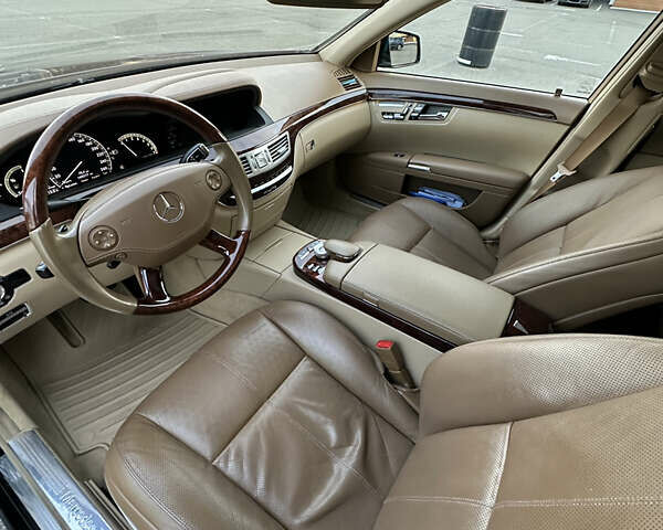 Черный Мерседес С Класс, объемом двигателя 5.5 л и пробегом 170 тыс. км за 17000 $, фото 32 на Automoto.ua