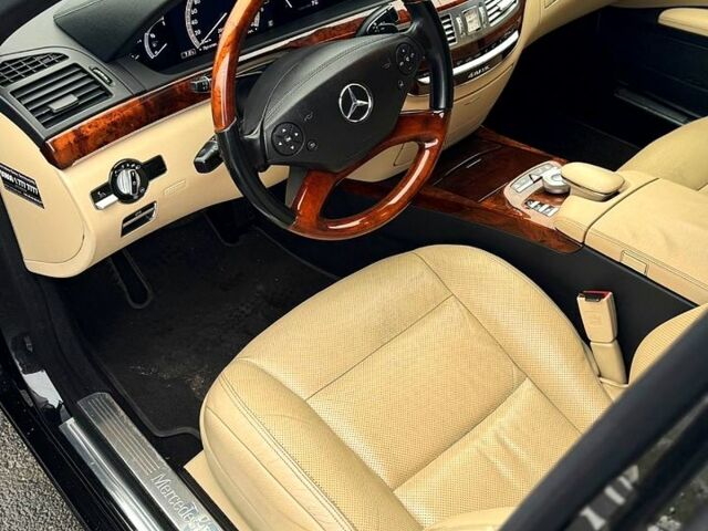 Черный Мерседес С Класс, объемом двигателя 5.5 л и пробегом 286 тыс. км за 15000 $, фото 5 на Automoto.ua