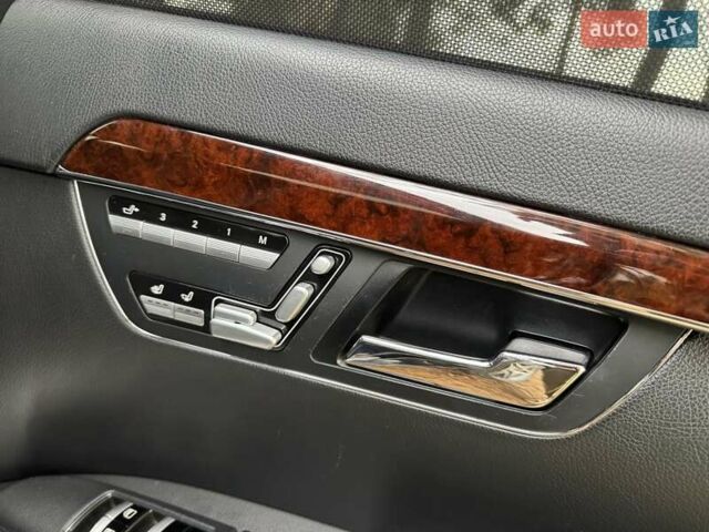 Черный Мерседес С Класс, объемом двигателя 3.5 л и пробегом 176 тыс. км за 11999 $, фото 31 на Automoto.ua