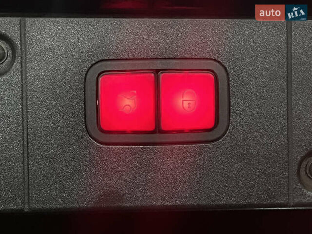 Чорний Мерседес С Клас, об'ємом двигуна 5.46 л та пробігом 252 тис. км за 18000 $, фото 28 на Automoto.ua