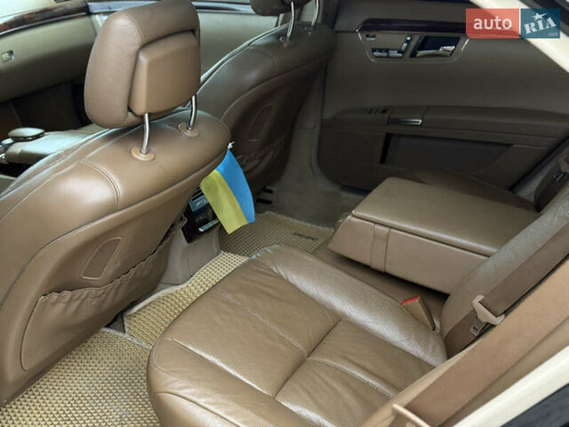 Чорний Мерседес С Клас, об'ємом двигуна 5.5 л та пробігом 340 тис. км за 8500 $, фото 9 на Automoto.ua