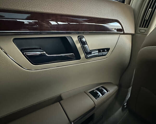 Черный Мерседес С Класс, объемом двигателя 5.5 л и пробегом 170 тыс. км за 17000 $, фото 36 на Automoto.ua