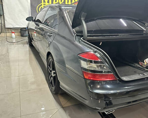 Черный Мерседес С Класс, объемом двигателя 5.5 л и пробегом 255 тыс. км за 12500 $, фото 7 на Automoto.ua