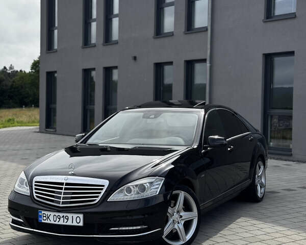 Черный Мерседес С Класс, объемом двигателя 2.99 л и пробегом 370 тыс. км за 14750 $, фото 2 на Automoto.ua