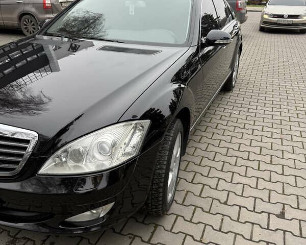 Черный Мерседес С Класс, объемом двигателя 3 л и пробегом 295 тыс. км за 12999 $, фото 1 на Automoto.ua