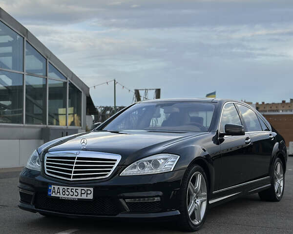 Черный Мерседес С Класс, объемом двигателя 5.5 л и пробегом 170 тыс. км за 17000 $, фото 1 на Automoto.ua