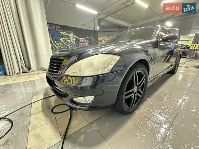 Черный Мерседес С Класс, объемом двигателя 5.5 л и пробегом 255 тыс. км за 12500 $, фото 6 на Automoto.ua