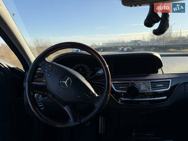 Чорний Мерседес С Клас, об'ємом двигуна 5.46 л та пробігом 300 тис. км за 15200 $, фото 15 на Automoto.ua