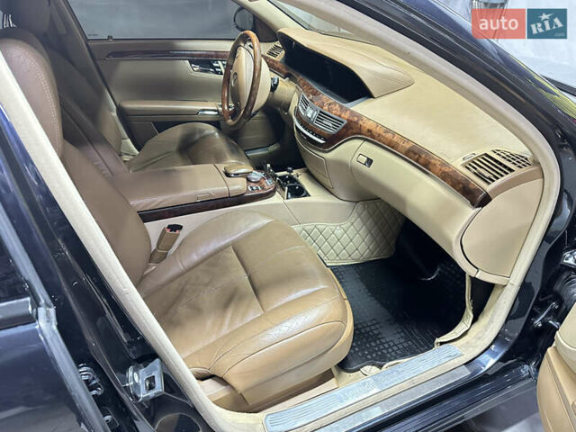 Черный Мерседес С Класс, объемом двигателя 5.5 л и пробегом 255 тыс. км за 12500 $, фото 29 на Automoto.ua