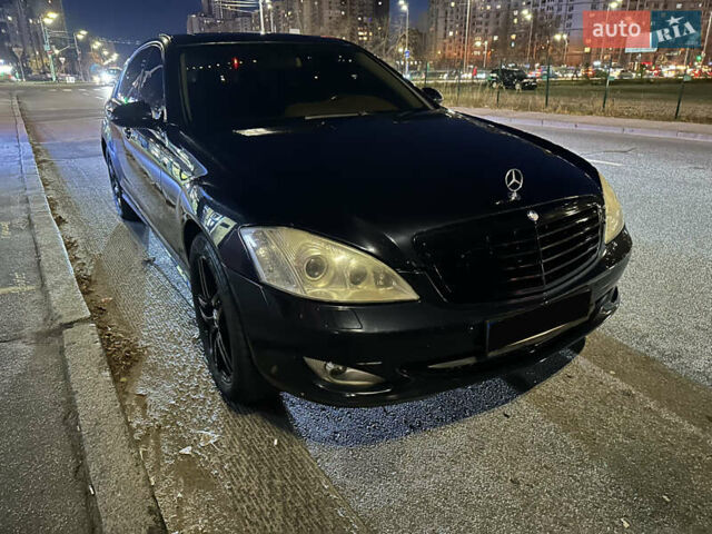 Черный Мерседес С Класс, объемом двигателя 5.5 л и пробегом 255 тыс. км за 12500 $, фото 1 на Automoto.ua