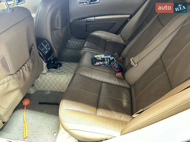 Черный Мерседес С Класс, объемом двигателя 5.5 л и пробегом 255 тыс. км за 12500 $, фото 26 на Automoto.ua