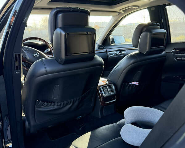 Чорний Мерседес С Клас, об'ємом двигуна 5.46 л та пробігом 300 тис. км за 15200 $, фото 17 на Automoto.ua