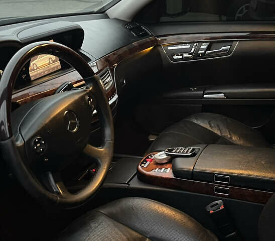 Черный Мерседес С Класс, объемом двигателя 3 л и пробегом 293 тыс. км за 9999 $, фото 12 на Automoto.ua