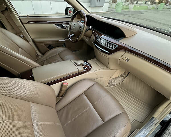 Черный Мерседес С Класс, объемом двигателя 5.5 л и пробегом 170 тыс. км за 17000 $, фото 25 на Automoto.ua