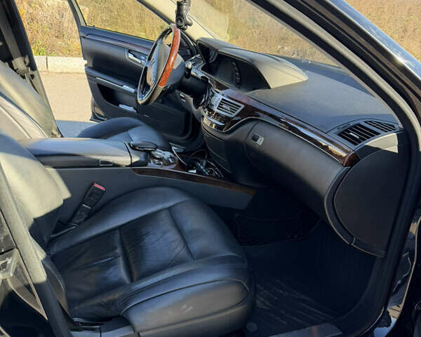 Чорний Мерседес С Клас, об'ємом двигуна 5.46 л та пробігом 300 тис. км за 15200 $, фото 13 на Automoto.ua