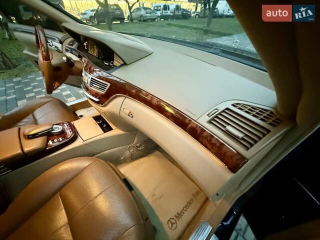 Черный Мерседес С Класс, объемом двигателя 5.46 л и пробегом 292 тыс. км за 9999 $, фото 45 на Automoto.ua