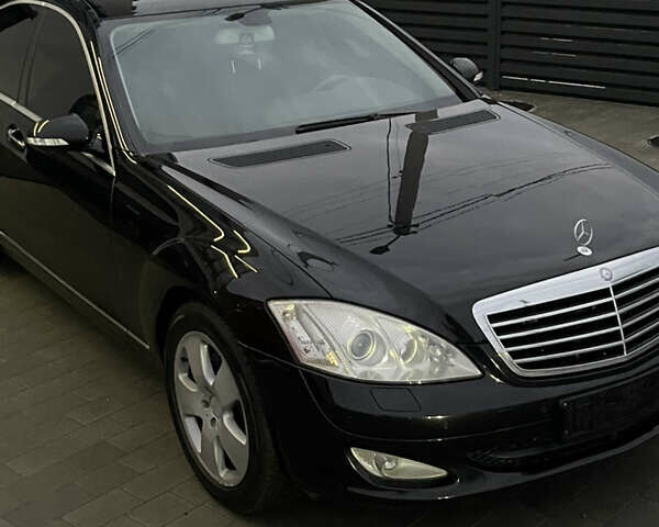 Черный Мерседес С Класс, объемом двигателя 3 л и пробегом 293 тыс. км за 9999 $, фото 1 на Automoto.ua