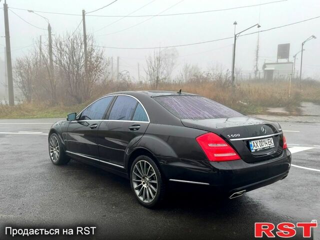Черный Мерседес С Класс, объемом двигателя 5.5 л и пробегом 286 тыс. км за 15000 $, фото 4 на Automoto.ua