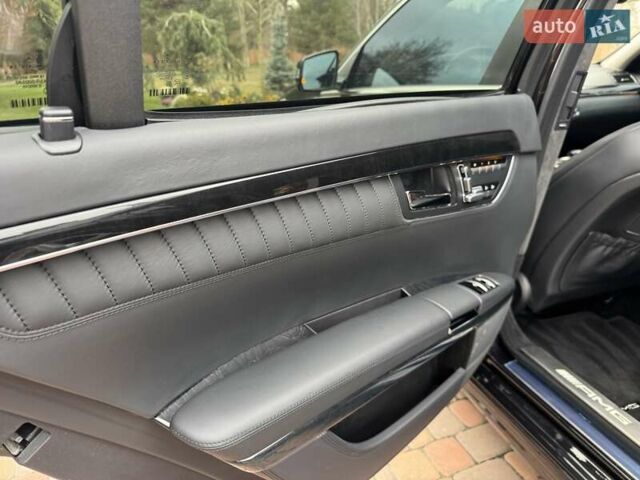 Чорний Мерседес С Клас, об'ємом двигуна 5.51 л та пробігом 190 тис. км за 22000 $, фото 16 на Automoto.ua