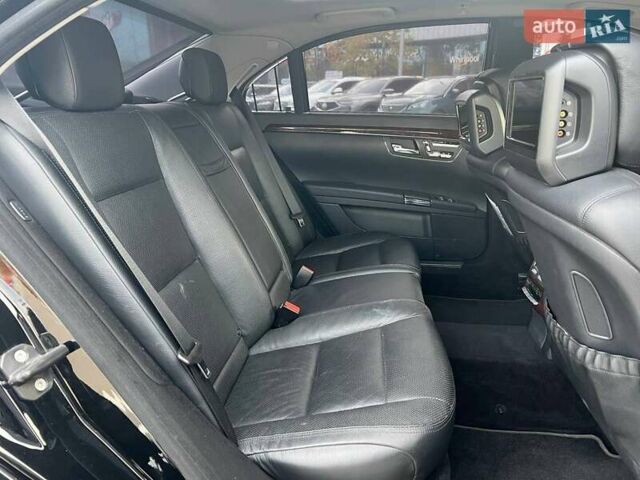 Черный Мерседес С Класс, объемом двигателя 5.46 л и пробегом 312 тыс. км за 19990 $, фото 12 на Automoto.ua