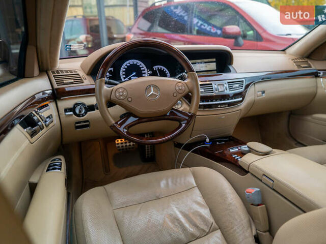 Чорний Мерседес С Клас, об'ємом двигуна 5.46 л та пробігом 288 тис. км за 18500 $, фото 18 на Automoto.ua