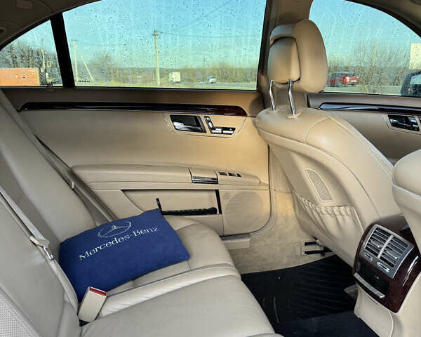 Черный Мерседес С Класс, объемом двигателя 3.5 л и пробегом 323 тыс. км за 18700 $, фото 10 на Automoto.ua