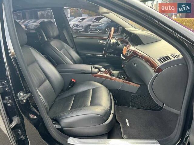 Черный Мерседес С Класс, объемом двигателя 5.46 л и пробегом 312 тыс. км за 19990 $, фото 11 на Automoto.ua