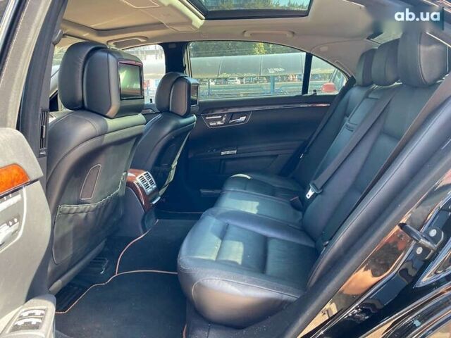 Чорний Мерседес С Клас, об'ємом двигуна 5.5 л та пробігом 234 тис. км за 17900 $, фото 14 на Automoto.ua