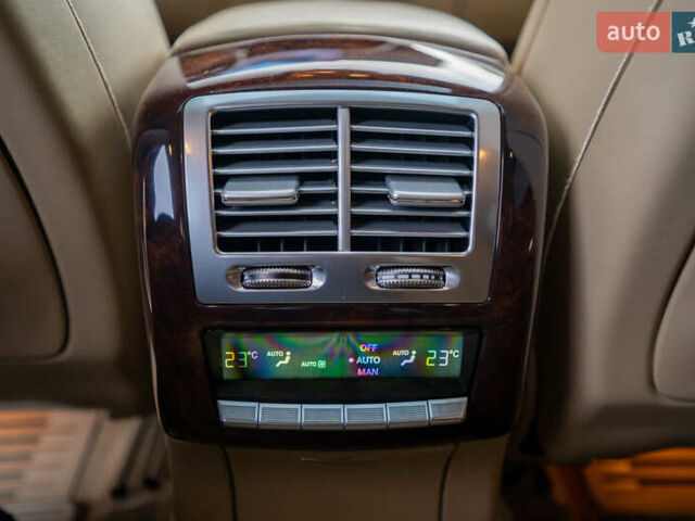 Чорний Мерседес С Клас, об'ємом двигуна 5.46 л та пробігом 288 тис. км за 18500 $, фото 27 на Automoto.ua