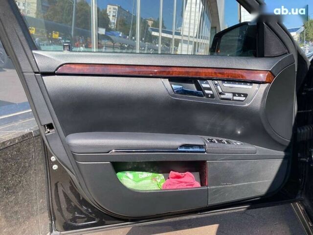 Чорний Мерседес С Клас, об'ємом двигуна 5.5 л та пробігом 234 тис. км за 17900 $, фото 18 на Automoto.ua