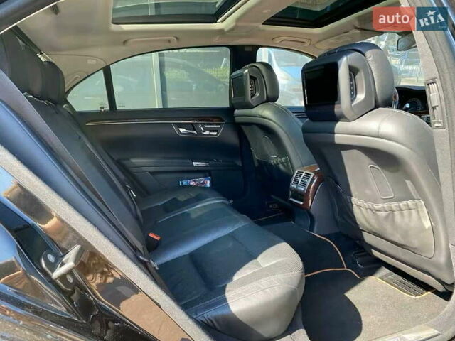 Черный Мерседес С Класс, объемом двигателя 5.5 л и пробегом 234 тыс. км за 15900 $, фото 30 на Automoto.ua