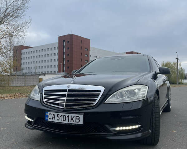 Черный Мерседес С Класс, объемом двигателя 5.46 л и пробегом 275 тыс. км за 20700 $, фото 3 на Automoto.ua