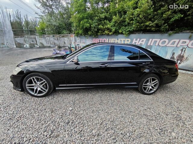 Черный Мерседес С Класс, объемом двигателя 5.5 л и пробегом 176 тыс. км за 15000 $, фото 3 на Automoto.ua