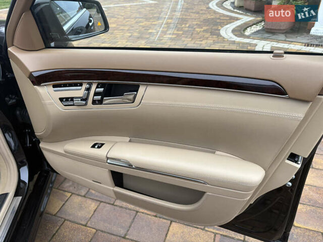 Чорний Мерседес С Клас, об'ємом двигуна 5.46 л та пробігом 70 тис. км за 30000 $, фото 14 на Automoto.ua