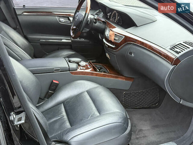 Чорний Мерседес С Клас, об'ємом двигуна 5.5 л та пробігом 310 тис. км за 14999 $, фото 61 на Automoto.ua