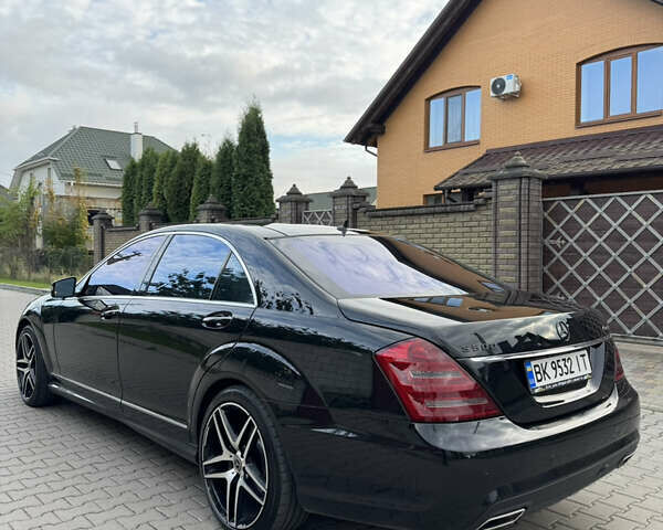 Черный Мерседес С Класс, объемом двигателя 5.46 л и пробегом 228 тыс. км за 14950 $, фото 7 на Automoto.ua