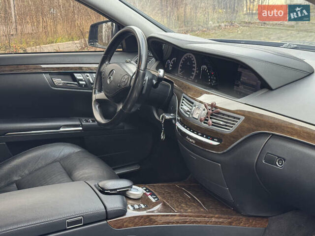 Черный Мерседес С Класс, объемом двигателя 5.46 л и пробегом 333 тыс. км за 14999 $, фото 20 на Automoto.ua