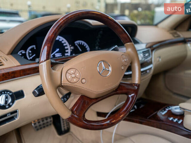 Чорний Мерседес С Клас, об'ємом двигуна 5.46 л та пробігом 288 тис. км за 18500 $, фото 36 на Automoto.ua