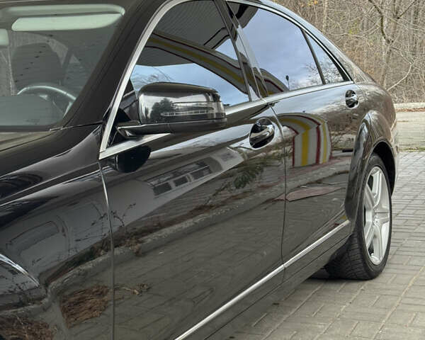 Черный Мерседес С Класс, объемом двигателя 5.46 л и пробегом 333 тыс. км за 14999 $, фото 15 на Automoto.ua