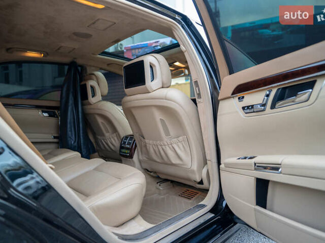 Чорний Мерседес С Клас, об'ємом двигуна 5.46 л та пробігом 288 тис. км за 18500 $, фото 32 на Automoto.ua