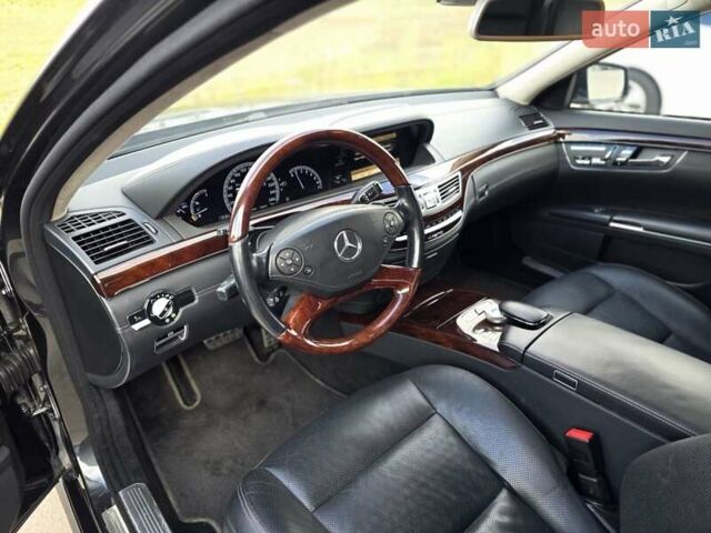 Чорний Мерседес С Клас, об'ємом двигуна 5.5 л та пробігом 212 тис. км за 14900 $, фото 22 на Automoto.ua