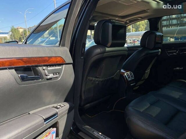 Чорний Мерседес С Клас, об'ємом двигуна 5.5 л та пробігом 234 тис. км за 17900 $, фото 20 на Automoto.ua