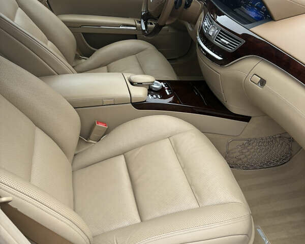 Чорний Мерседес С Клас, об'ємом двигуна 5.46 л та пробігом 70 тис. км за 30000 $, фото 13 на Automoto.ua