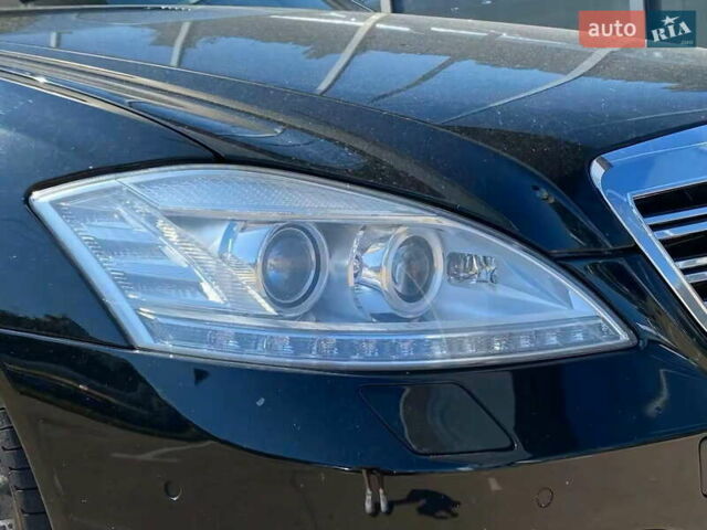 Черный Мерседес С Класс, объемом двигателя 5.5 л и пробегом 234 тыс. км за 15900 $, фото 3 на Automoto.ua