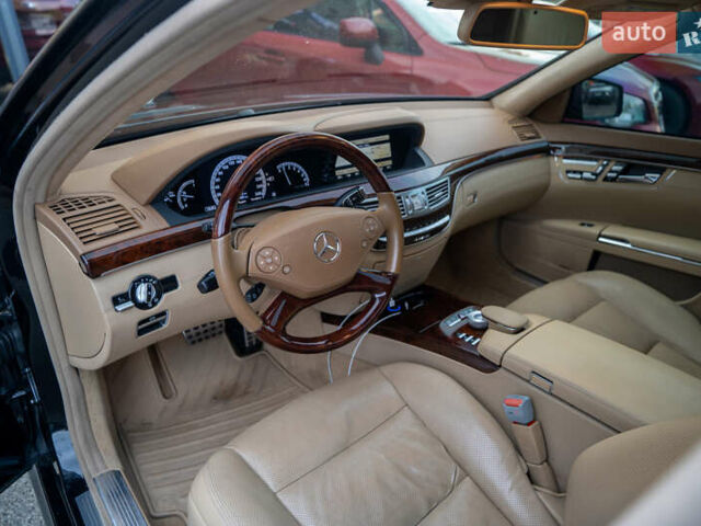 Чорний Мерседес С Клас, об'ємом двигуна 5.46 л та пробігом 288 тис. км за 18500 $, фото 15 на Automoto.ua