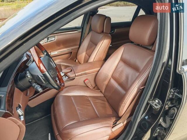 Черный Мерседес С Класс, объемом двигателя 5.5 л и пробегом 270 тыс. км за 19000 $, фото 11 на Automoto.ua