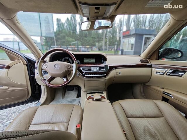 Черный Мерседес С Класс, объемом двигателя 5.5 л и пробегом 176 тыс. км за 15000 $, фото 15 на Automoto.ua