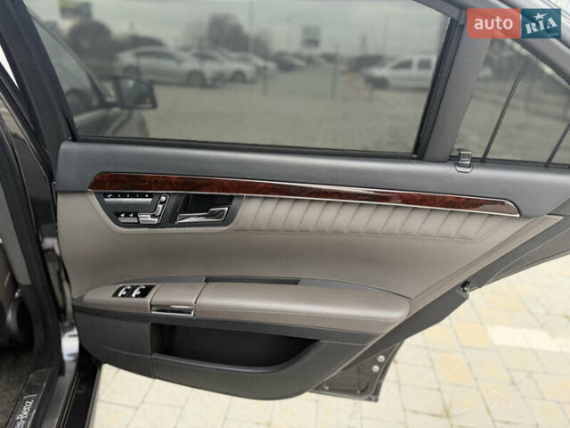 Чорний Мерседес С Клас, об'ємом двигуна 5 л та пробігом 242 тис. км за 12900 $, фото 28 на Automoto.ua